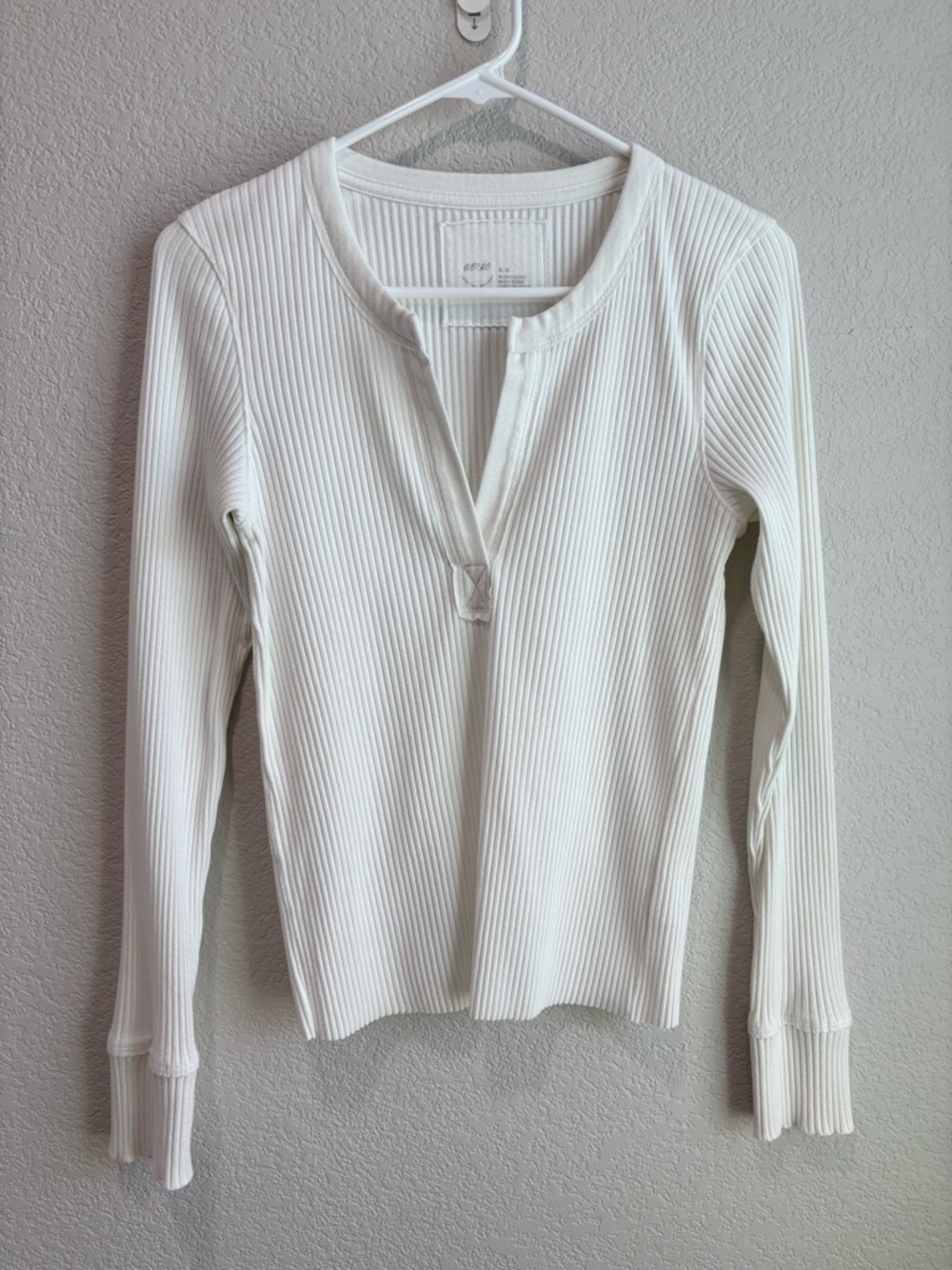 Aerie Rib Long Sleeve V-Neck White Shirt Medium